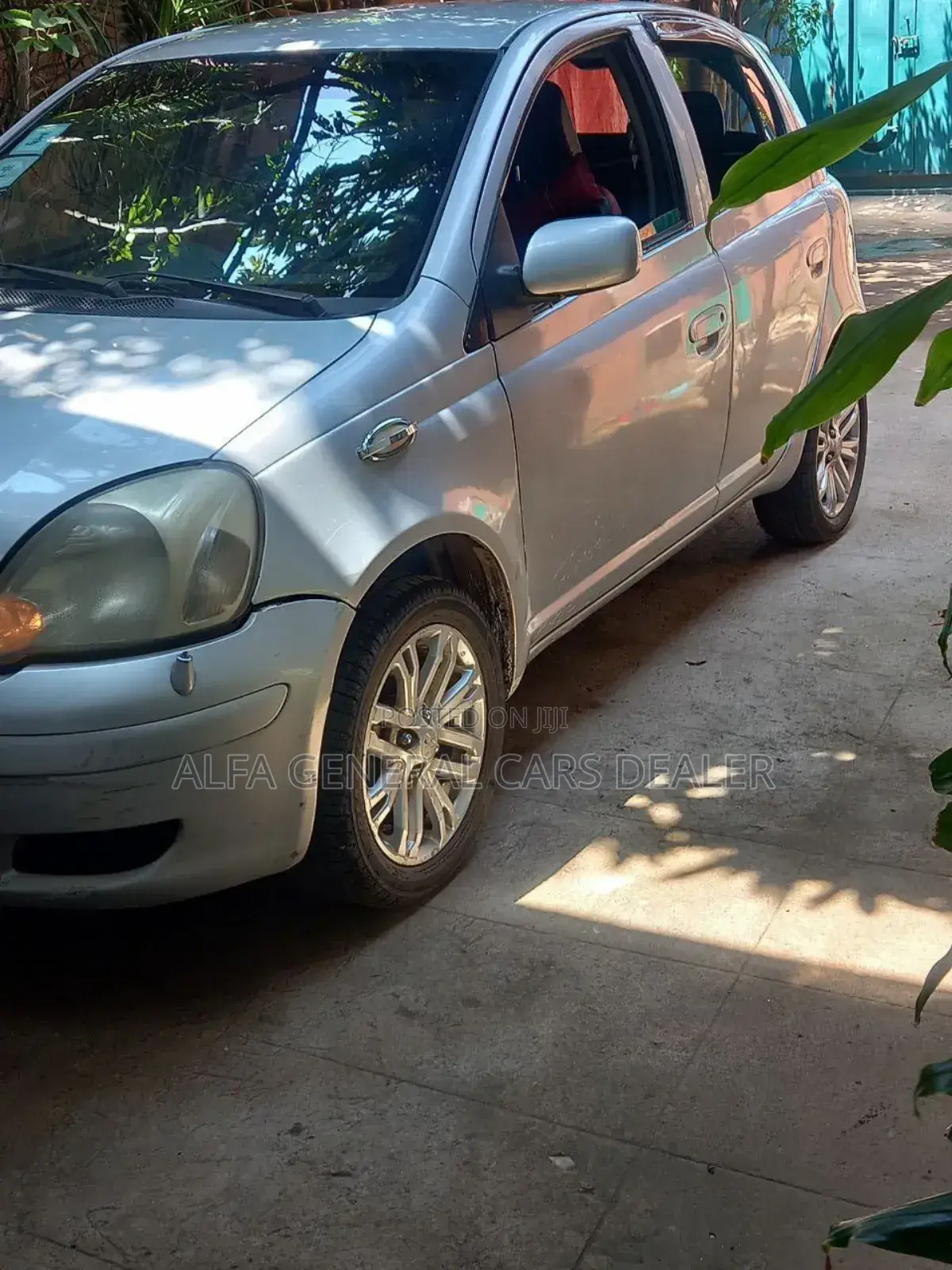 Toyota Vitz 2004 Silver