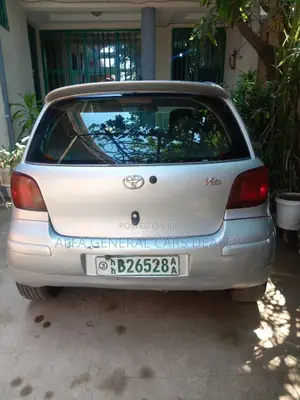 Toyota Vitz 2004 Silver
