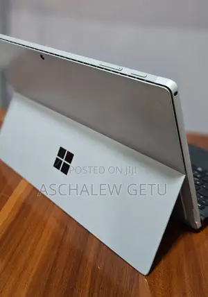 New Laptop Microsoft Surface 8GB Intel Core I5 SSD 128GB