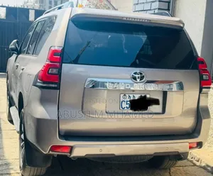 Photo - Toyota Land Cruiser Prado 2023 Gray