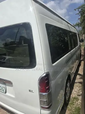 Toyota HiAce 2016 White