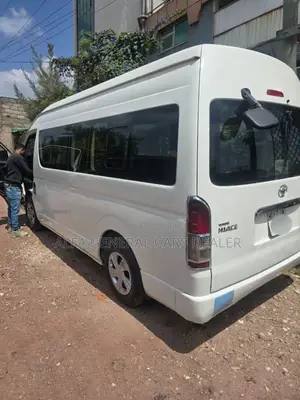 Toyota HiAce 2016 White