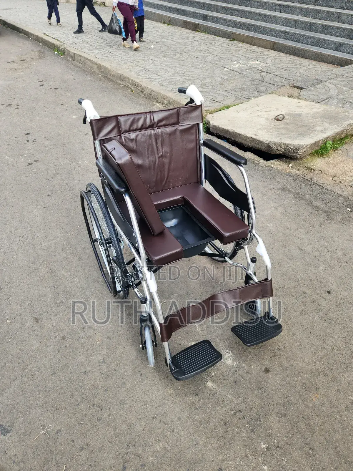 Foliable Commode Wheelchair夯地wheelchair傳統wheelchair揹着wheelchair New