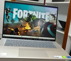 New Laptop Dell Inspiron 16 5620 16GB Intel Core i7 SSD 512GB