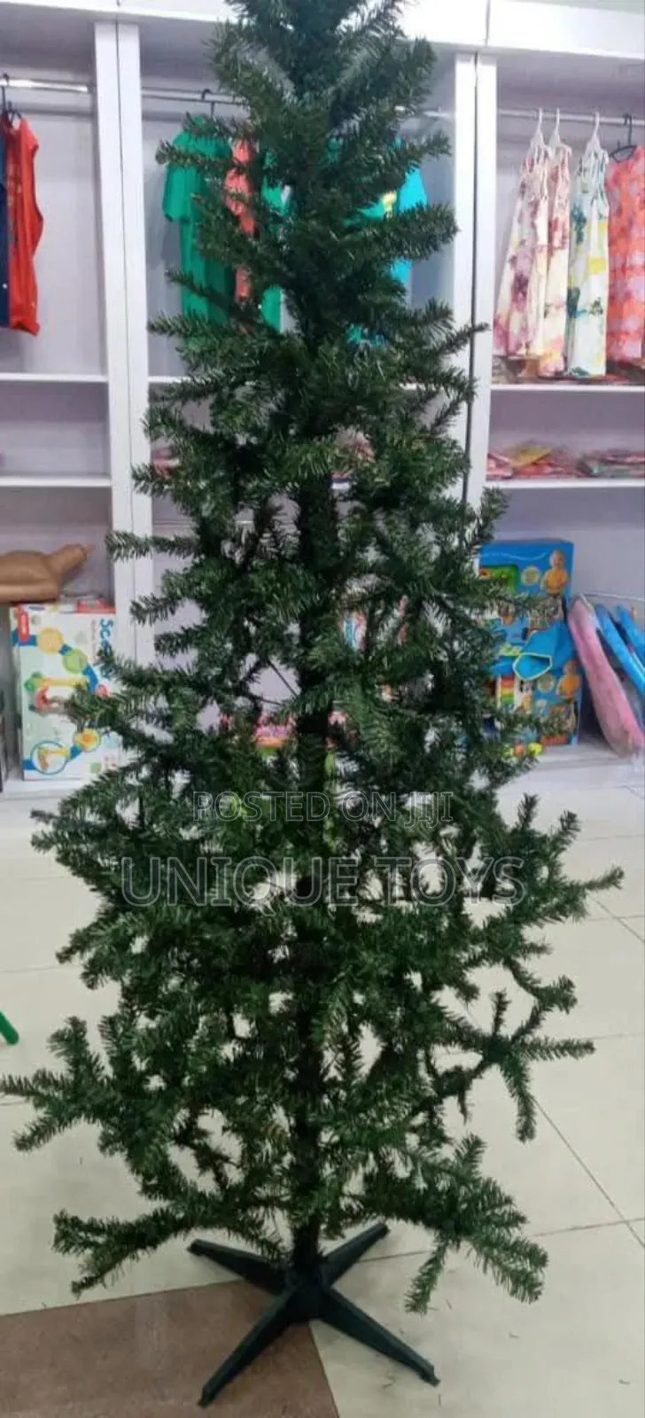 Canadian Pine Christmas Tree – Full, Festive Timeless!