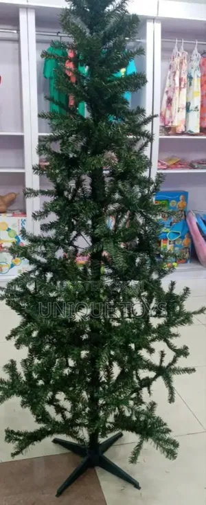 Canadian Pine Christmas Tree – Full, Festive Timeless!