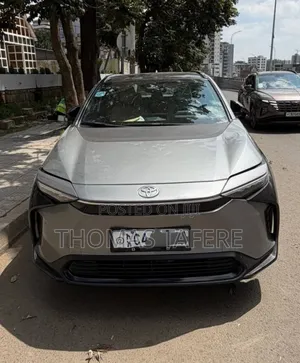 Photo - Toyota bZ4X 2023 Silver