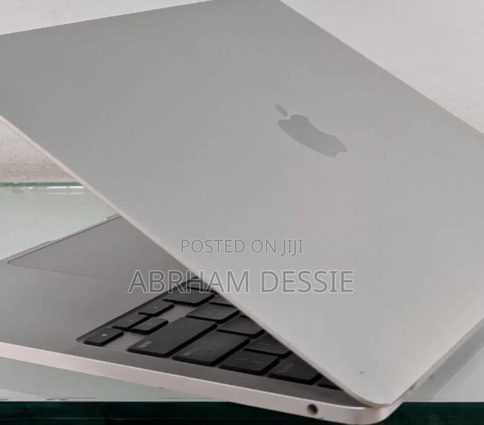 New Laptop Apple MacBook Pro 2022 M2 8GB Apple M2 SSD 256GB