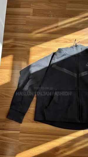 Original Nike Sportswear Tech Used