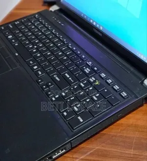 Photo - New Laptop Toshiba Tecra R950 4GB Intel Core I5 SSD 320GB