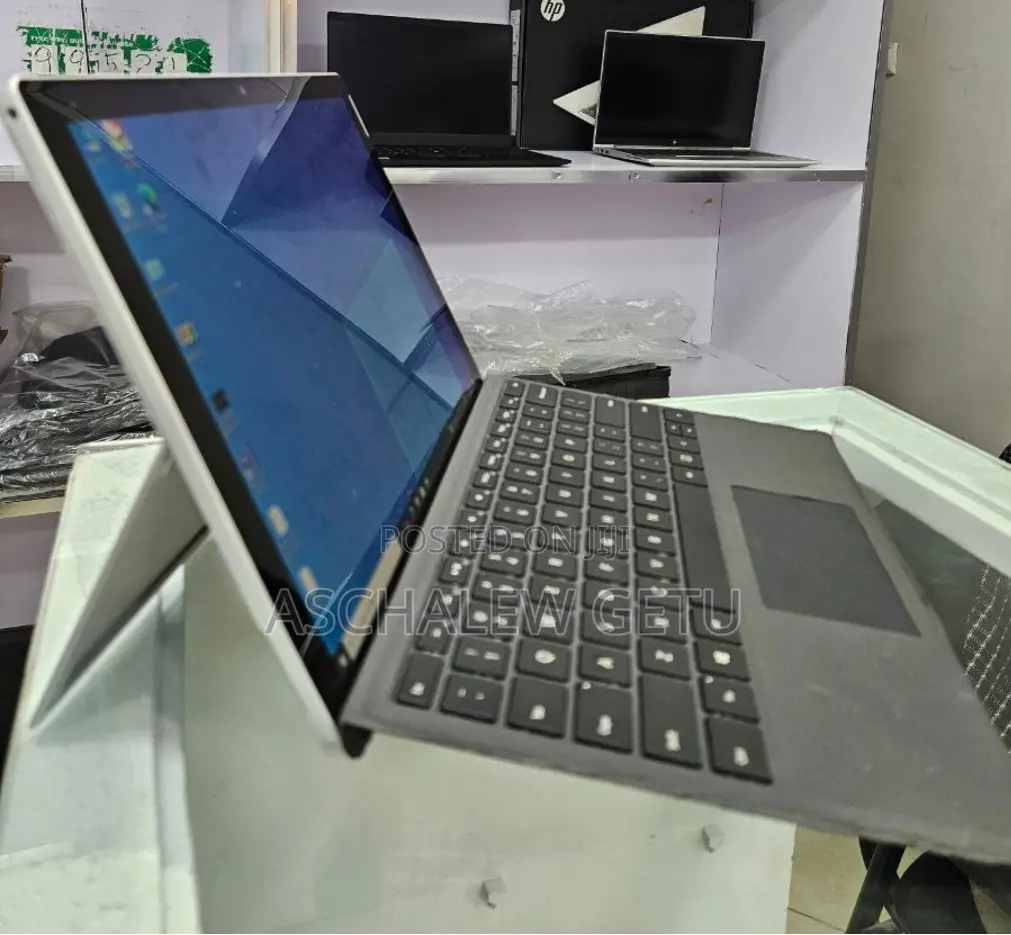 New Laptop Microsoft Surface 8GB Intel Core I7 SSD 256GB