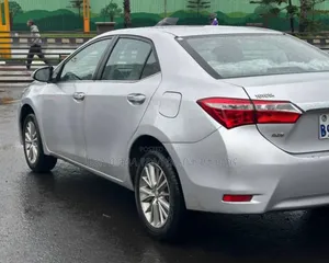 Toyota Corolla 2015 Silver