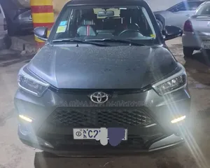 Photo - Toyota Raize 2022 Maroon