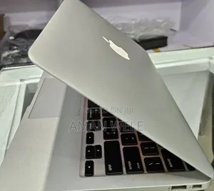 New Laptop Apple MacBook Air 2015 8GB Intel Core I5 SSD 128GB