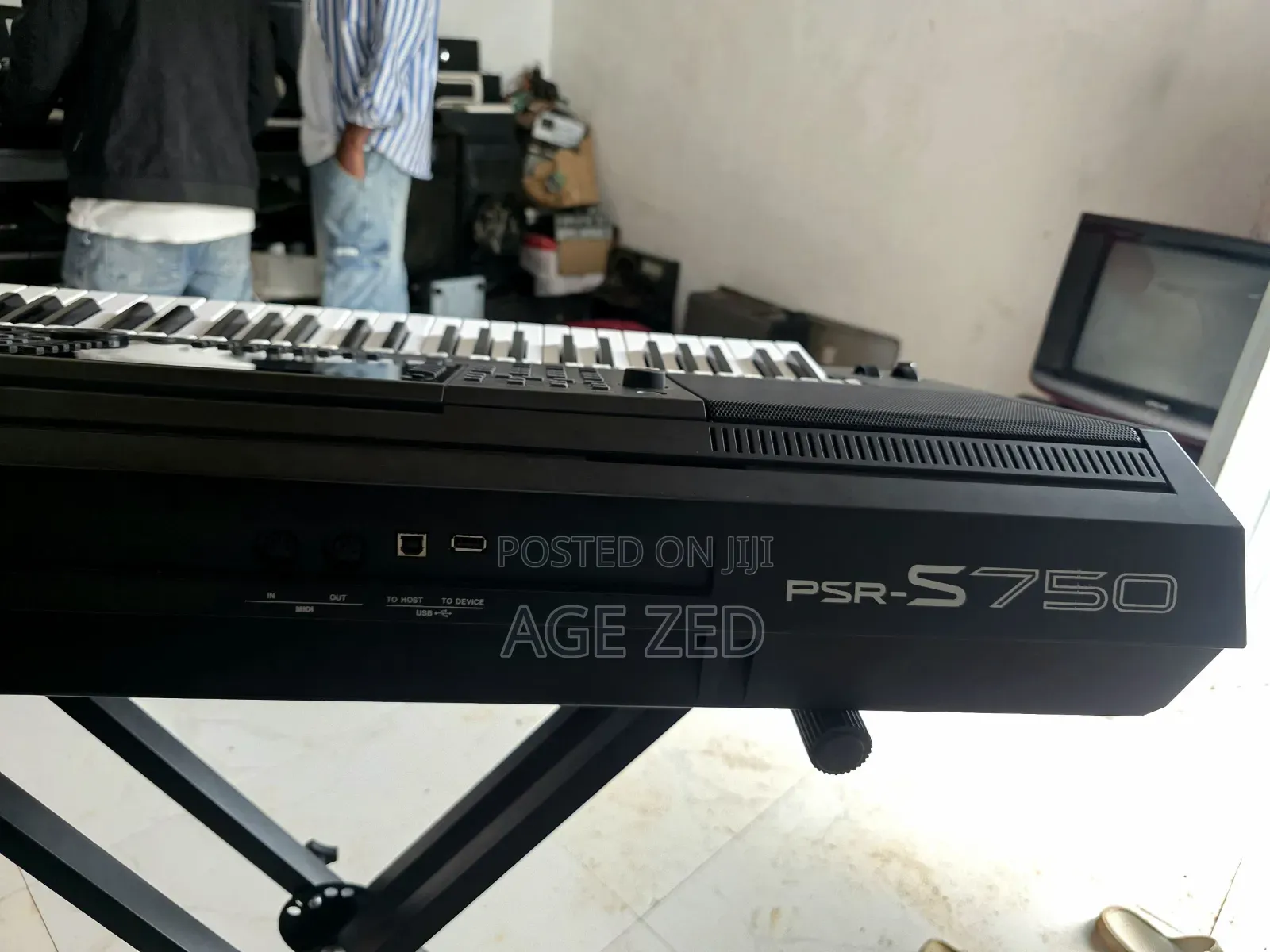 Keyboard PSR 750