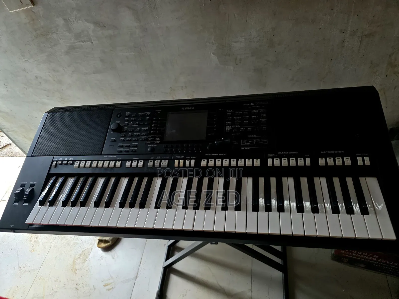 Keyboard PSR 750