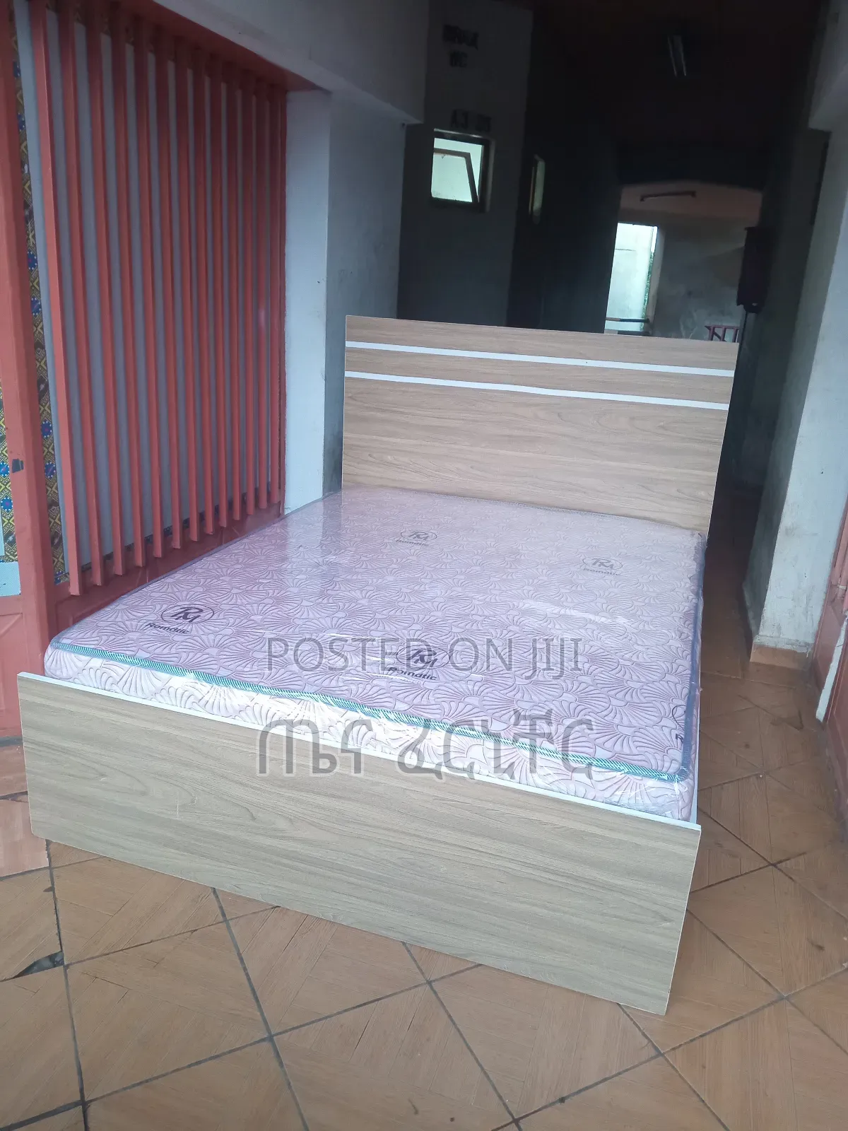 1.50 አልጋ(Akga),Bed ከኮሞዲኖ ጋር በ14500 ብቻ
