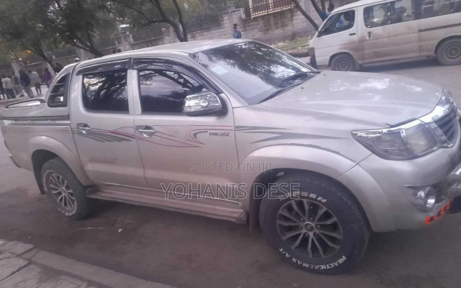 Toyota Hilux 2012 Gray