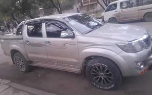 Toyota Hilux 2012 Gray