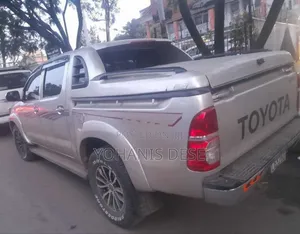 Toyota Hilux 2012 Gray