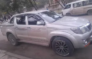 Toyota Hilux 2012 Gray