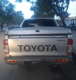 Toyota Hilux 2012 Gray