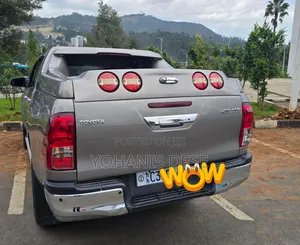 Toyota Hilux 2022 Gray
