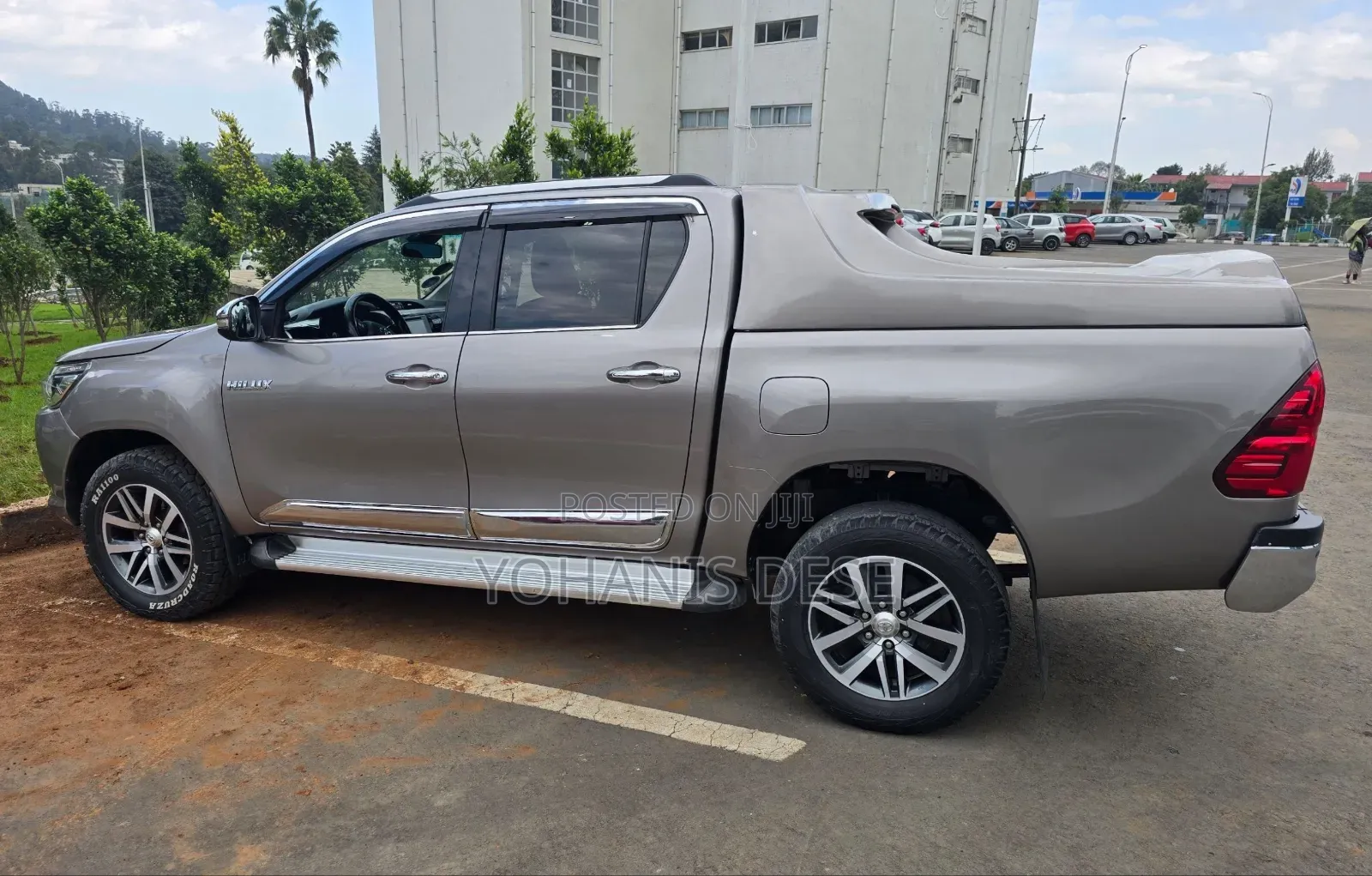 Toyota Hilux 2022 Gray