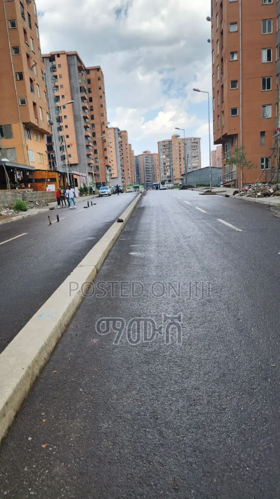 የሚሸጥ 40/60 ንግድ ቤት