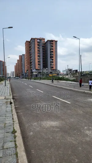 የሚሸጥ 40/60 ንግድ ቤት