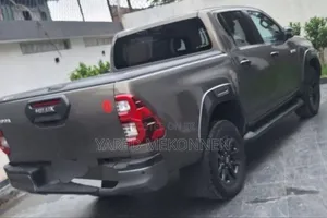 Toyota Hilux 2021 Gray