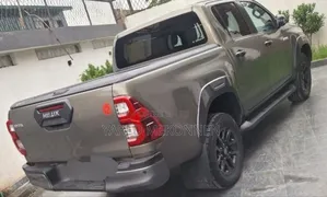 Toyota Hilux 2021 Gray