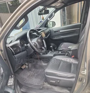 Toyota Hilux 2021 Gray