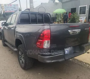 Toyota Hilux 2021 Black