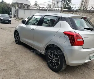 Suzuki Swift 2022 Silver