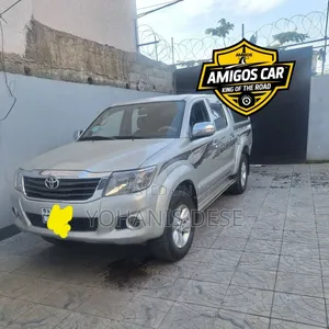 Photo - Toyota Hilux 2015 Gray