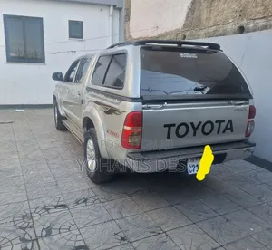Toyota Hilux 2015 Gray