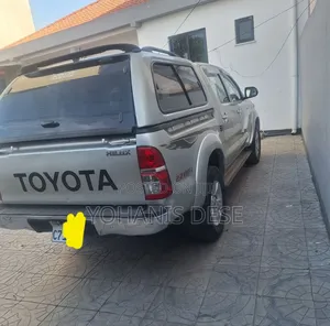 Toyota Hilux 2015 Gray