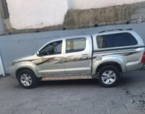 Toyota Hilux 2015 Gray