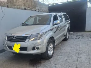 Toyota Hilux 2015 Gray