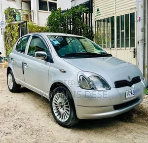Toyota Vitz 2001 Silver