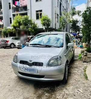 Toyota Vitz 2001 Silver