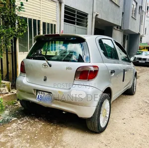 Toyota Vitz 2001 Silver
