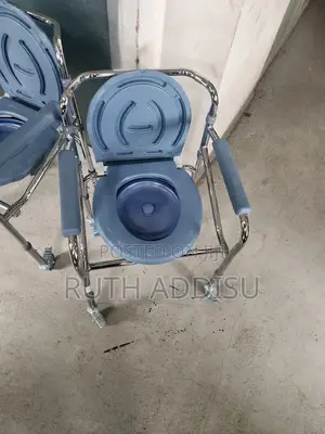 Photo - Four Wheels Wheelchair夷陵shower and Toilet Wheelchair𡯁你commode Wheelch