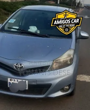 Photo - Toyota Yaris 2012 Blue