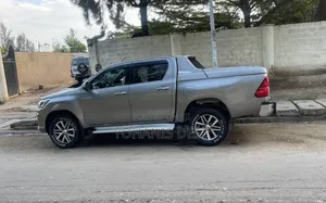 Toyota Hilux 2019 Gray