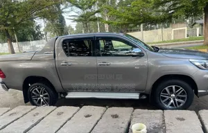 Toyota Hilux 2019 Gray
