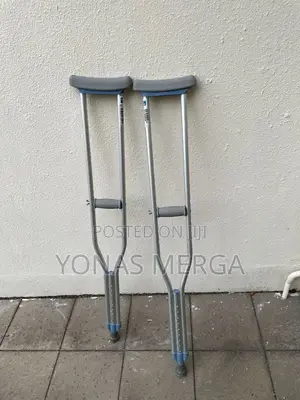 Photo - Crutches 2pcs Aluminum Canes醃艦crutches崏0anti-Slip Rubber Head