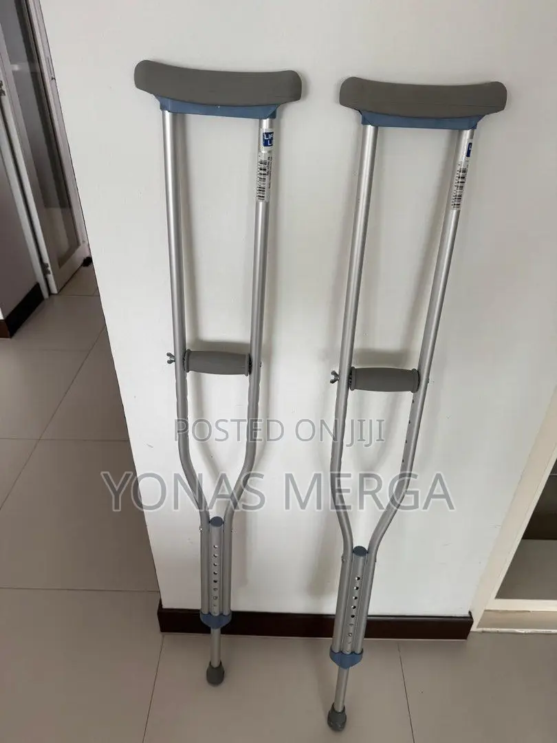 Underarm Crutches釜walking Crutches Have Been Designed With Non-Skid