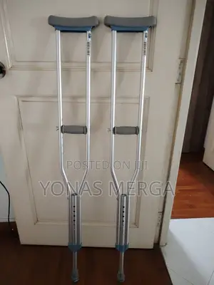 Photo - Crutches馭鶡underarm Crutches
Made of High-End Aluminum